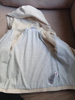 Chaqueta niño beige con capucha