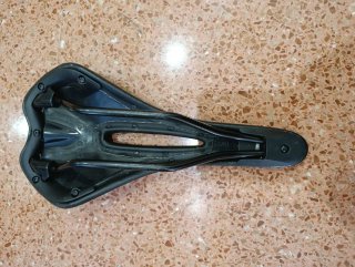 Sillín MASSI de bicicleta negro