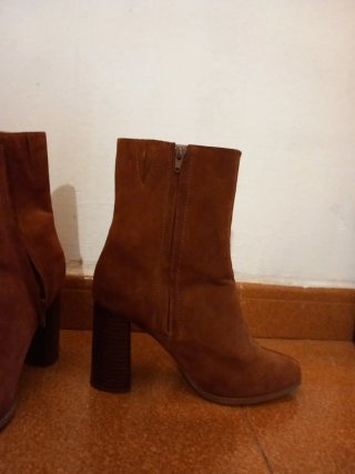 Botines de ante marrones