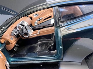 Aston Martin Vanquish 1/18 Burago