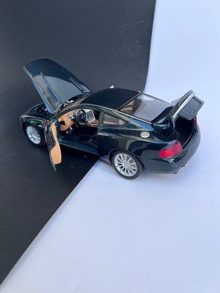 Aston Martin Vanquish 1/18 Burago