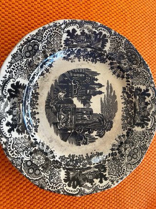 Plato La Cartuja negro y blanco