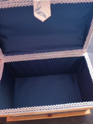 Costurero de tela con asa y madera