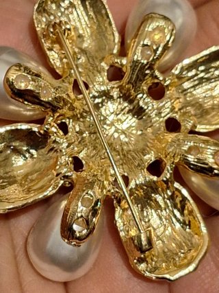 Broche Dorado Multicolor con perlas joyas mujer