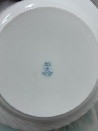 Arcopal Fuentes Porcelana Blanca y Dorada