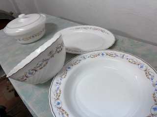 Arcopal Fuentes Porcelana Blanca y Dorada