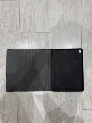 iPad 8ª gen 32GB WiFi Grigio + Accessori