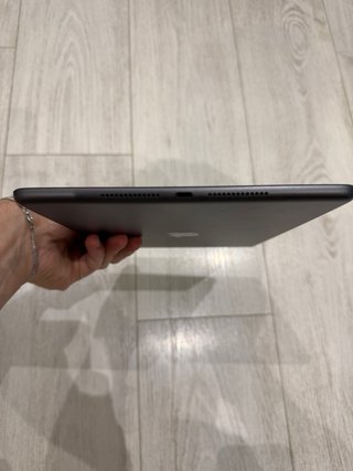 iPad 8ª gen 32GB WiFi Grigio + Accessori