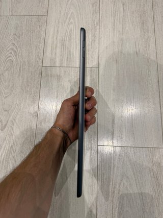 iPad 8ª gen 32GB WiFi Grigio + Accessori