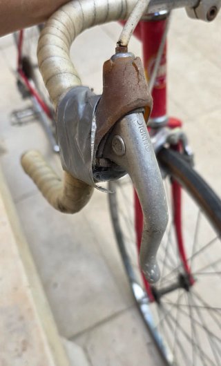 Bicicleta de carreras BH Roja