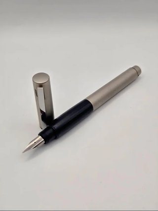 Caneta Lamy Accent c/ pega cambiável (M)