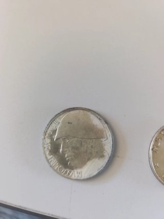 Monedas conmemorativas Mussolini y Lao Tse