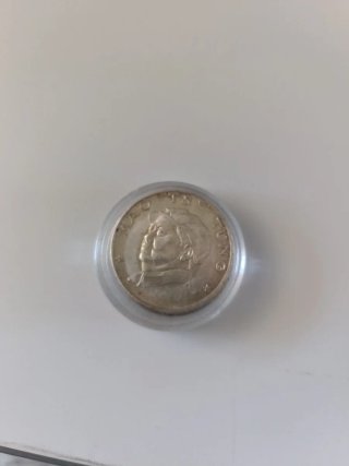Monedas conmemorativas Mussolini y Lao Tse