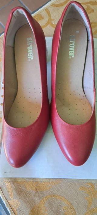Zapatos de vestir para mujer. Dos pares .