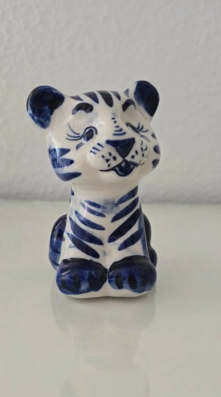 Figura de porcelana Gzhel tigre