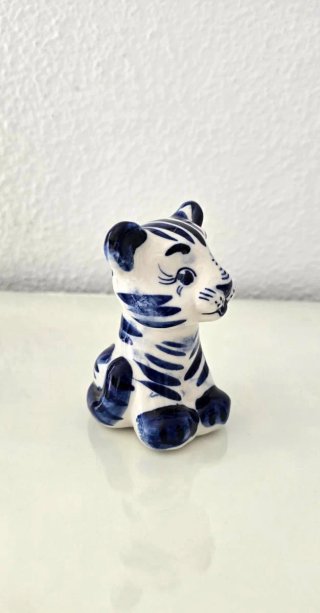 Figura de porcelana Gzhel tigre