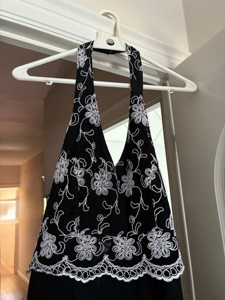 Mono Negro con Bordado Blanco Talla 42