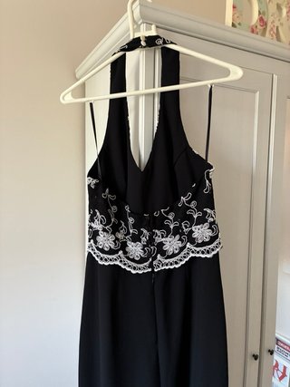 Mono Negro con Bordado Blanco Talla 42