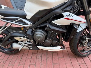 Triumph Street Triple 765 RS · 6.800km · Impecable