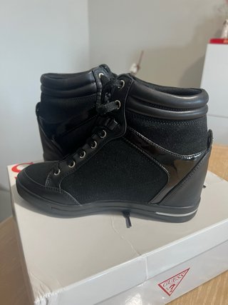 Botines cuña Guess mujer negros