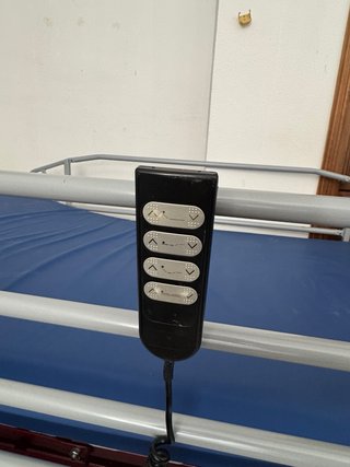 Cama articulada hospitalaria