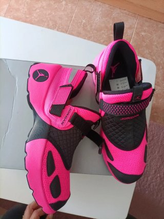 Zapatillas Jordan Niña Rosa y Negra