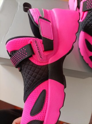 Zapatillas Jordan Niña Rosa y Negra