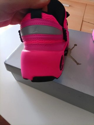 Zapatillas Jordan Niña Rosa y Negra