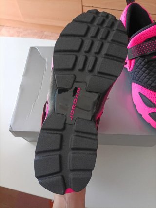 Zapatillas Jordan Niña Rosa y Negra