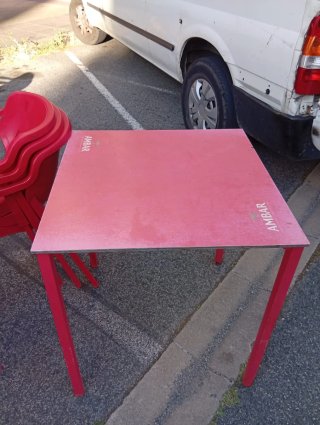 Mesa  tengo las mismas pero en negra