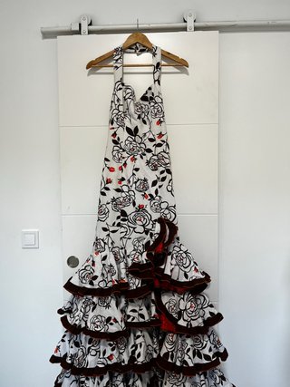 Traje de flamenca blanco y rojo
