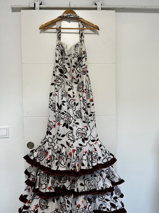 Traje de flamenca blanco y rojo