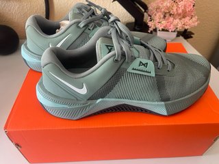 Nike Metcon 10 Gris/Verde
