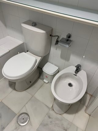 Baño completo: WC, bidet, bañera, lavabo