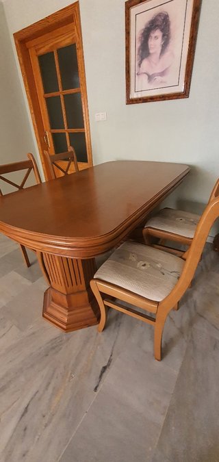 Mesa de comedor de madera y mármol