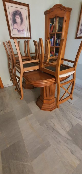 Mesa de comedor de madera y mármol