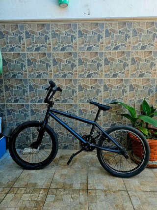 Bicicleta BMX Negra