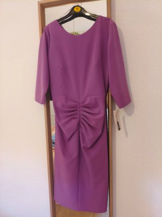 Vestido invitada morado espalda descubierta