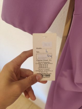 Vestido invitada morado espalda descubierta
