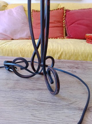 Lámpara de mesa forja negra
