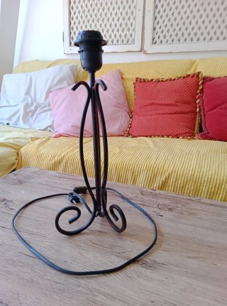 Lámpara de mesa forja negra