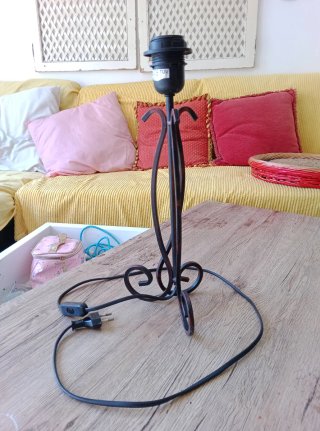 Lámpara de mesa forja negra