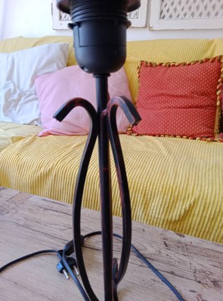 Lámpara de mesa forja negra