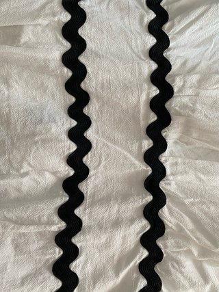 Vestido blanco con diseño negro