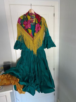 Precioso vestido de gitana con mantoncillo a juego