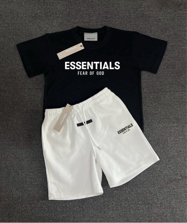 Conjunto Essentials Camiseta y Pantalón Corto