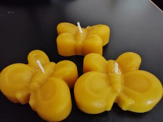 Set tre candele  a forma di farfalla in cera d'api