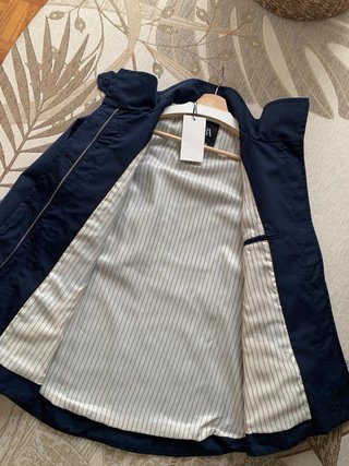 Chubasquero azul Zara