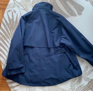 Chubasquero azul Zara