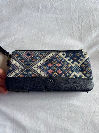 Cartera con estampado étnico